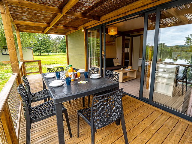 Vue extérieure du chalet cottage 25 m² 2 chambres, en location au camping les Ballastières à Champagney